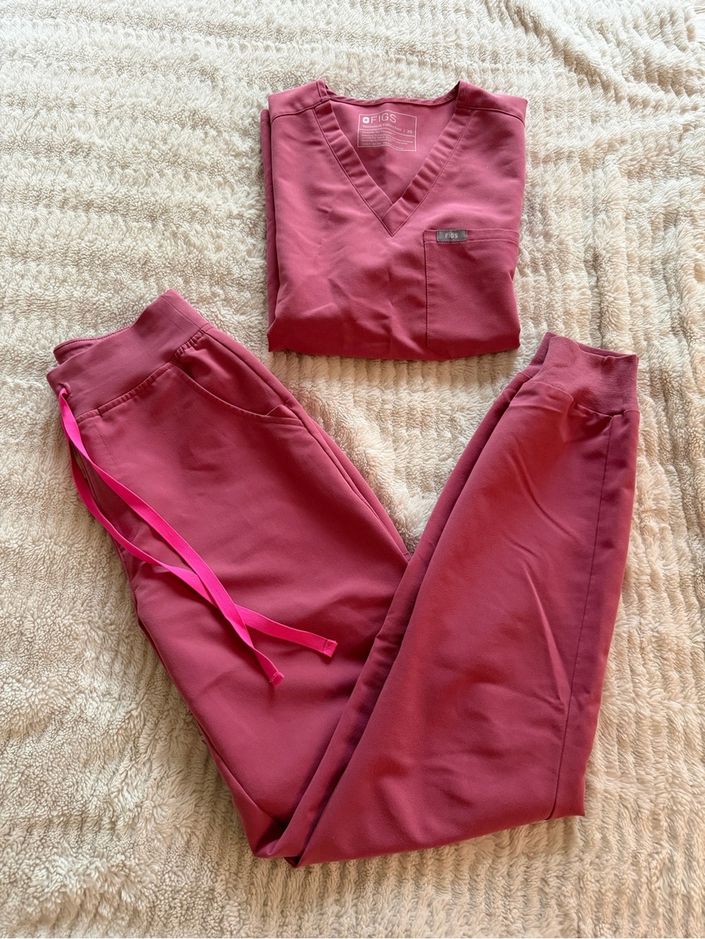 FIGS limited edition BCA catarina top / zamora pants scrub set (XS)